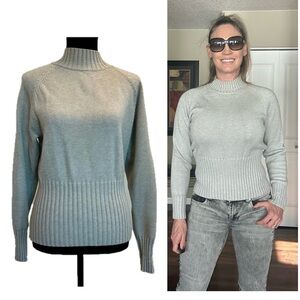 Suzy Shier Women’s Light Gray Ribbed Hem Mock Neck Sweater